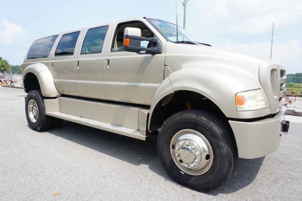 2016 Ford Excursion Limited 4×4 Limo