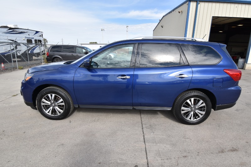 2017 Nissan Pathfinder SV