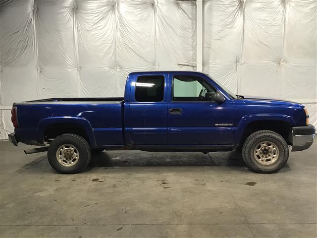 2004 Chevrolet Silverado 2500HD Ext. Cab LS 4WD