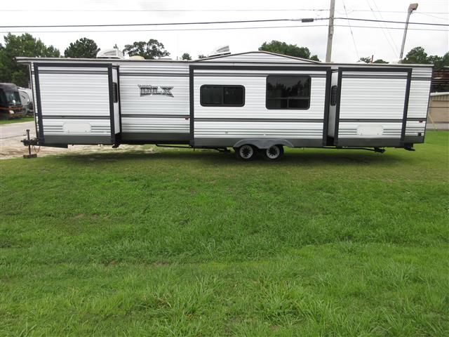 2016  Wildwood (by Forest River) DLX Destination 4002Q