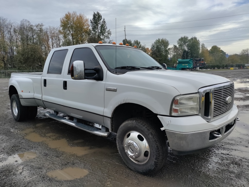 2006 Ford F350 SD 4×4 Crew Cab Pickup