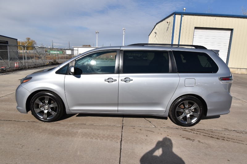 2016 Toyota Sienna SE SE Premium 8-Passenger