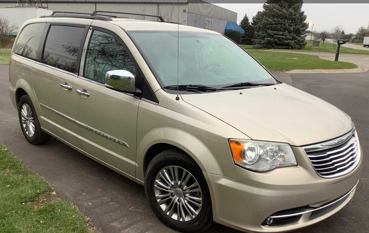 2013 Chrysler Town and Country Touring-L