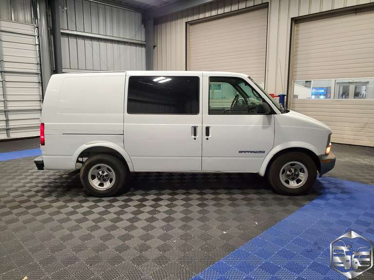 2002 GMC Safari Vans SL