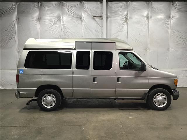 2003 Ford E-350 XLT