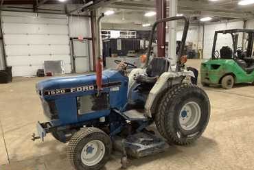 1987 Ford 1520 Tractor with Belly Mower