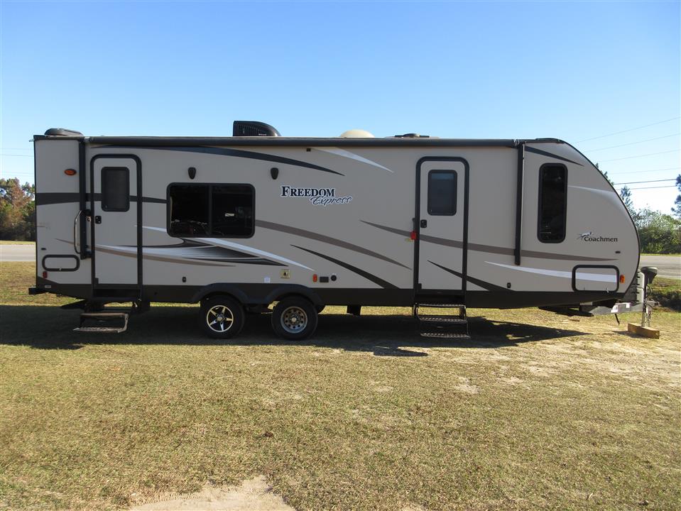 2017 Forest River Coachmen Freedom Express 276 RKDS
