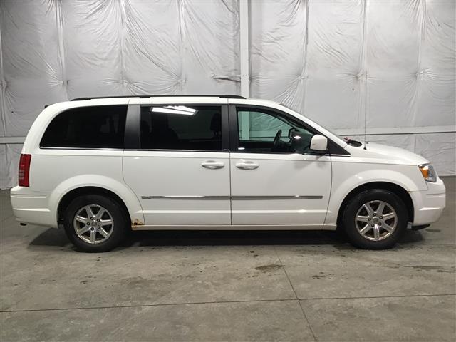 2010 Chrysler Town and Country FWD