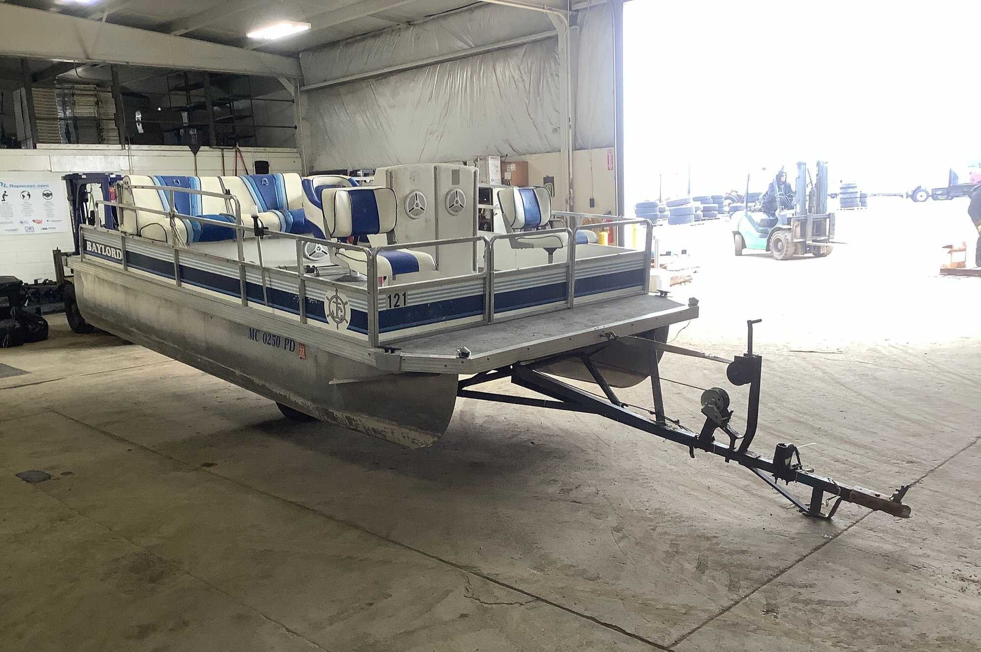 1991 JC MFG FishFinder 16 Pontoon Repo Finder