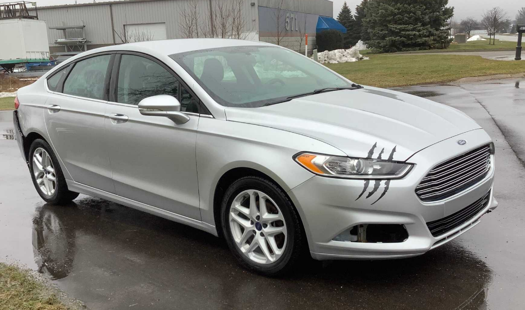 2016 Ford Fusion SE Sedan 4-DR