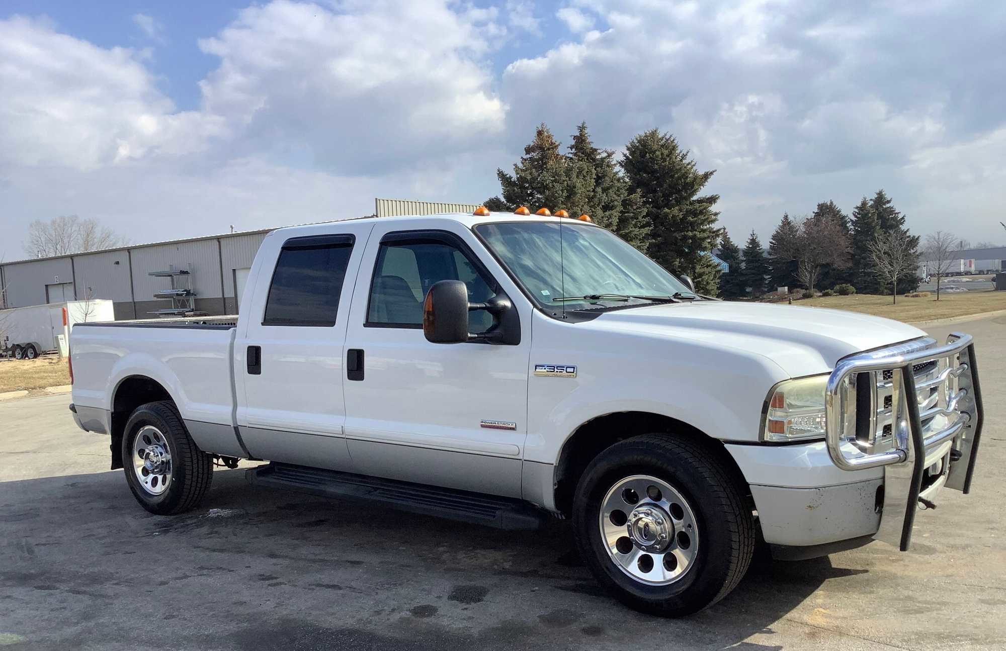 2006 Ford F-350 SD XLT Crew Cab 2WD Pickup 4-DR