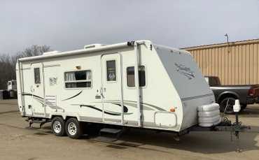 2004 Thoroughbred by Palomino T-25FB SL Ultra Lite Camper