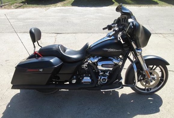 2017 Harley-Davidson Street Glide (FLHX)