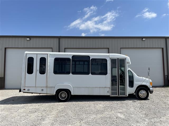 2005 Ford Econoline E-450 RWD