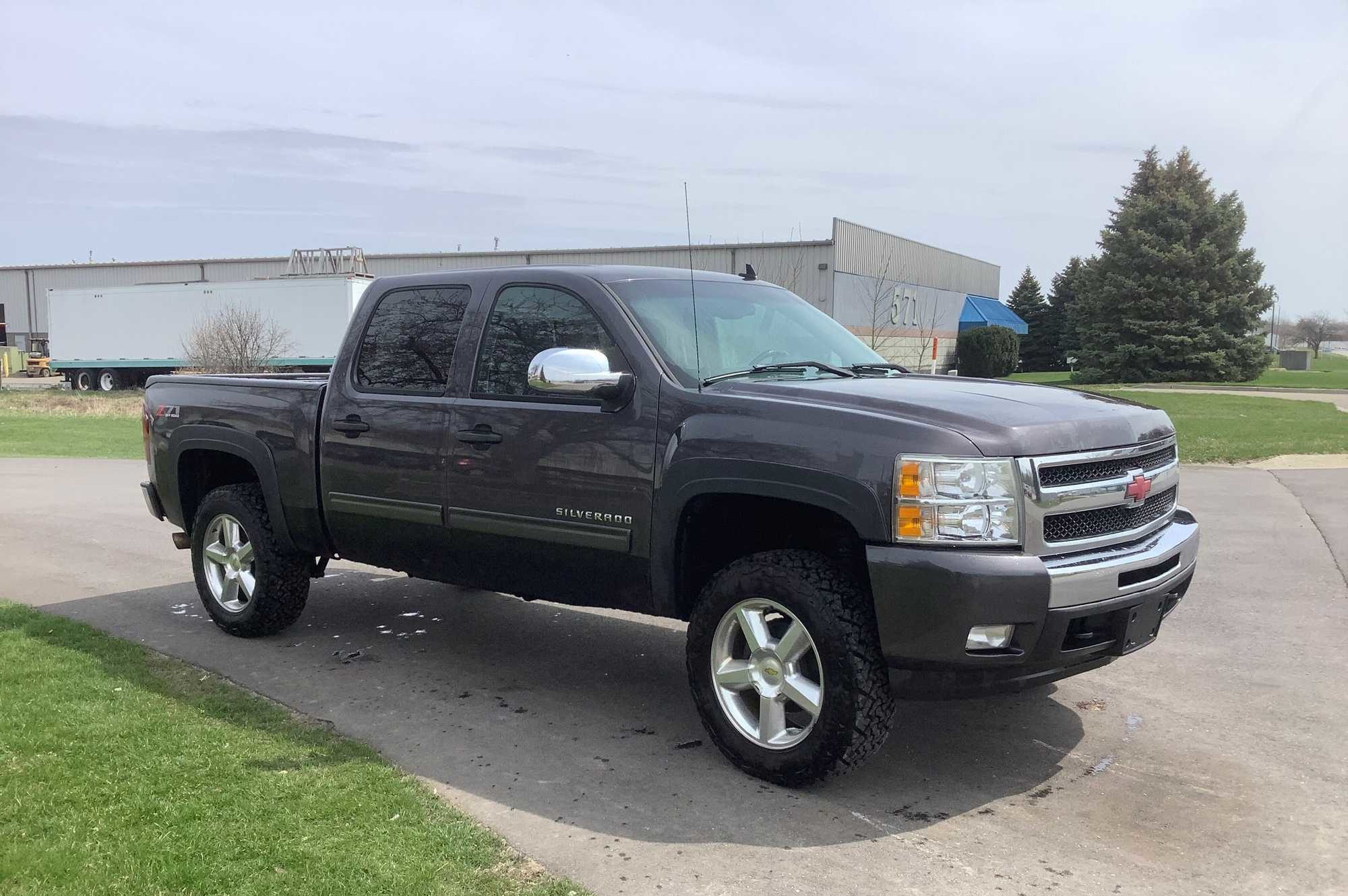 2010 Chevrolet Silverado 1500 LT Crew Cab 4WD Pickup