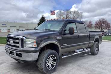 2005 Ford F-350 Super Duty Lariat Crew Cab 4WD Pickup 4-DR