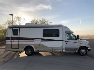 2004 Dynamax Isata Sport Sedan 250SL