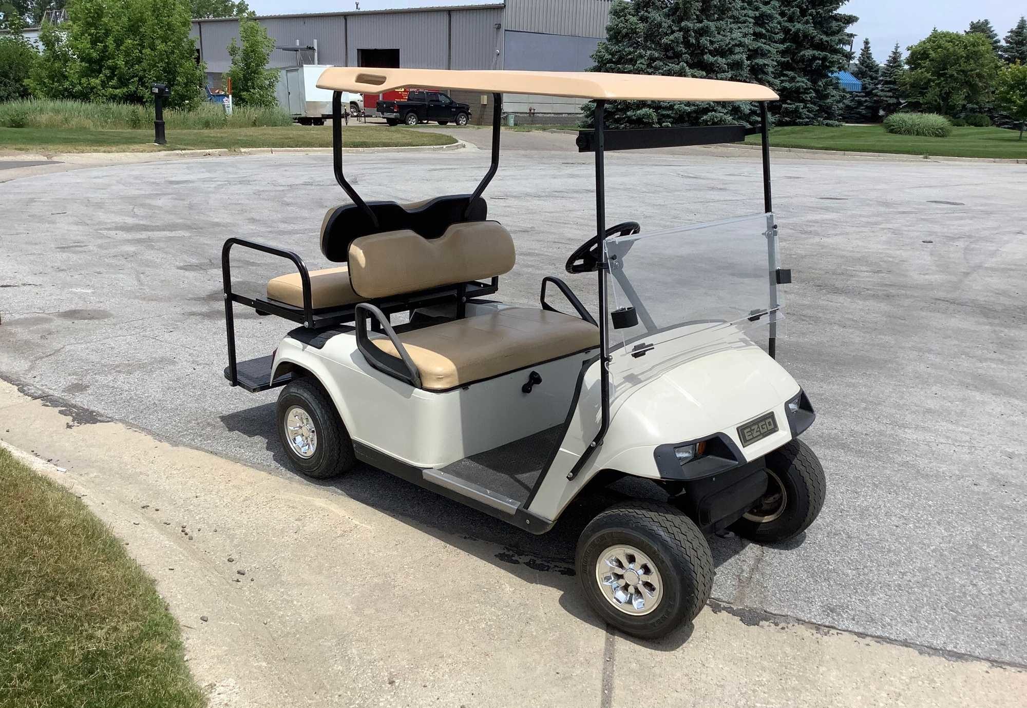 E-Z-Go Textron Golf Cart