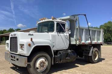 1986 Mack R690T Dump Truck
