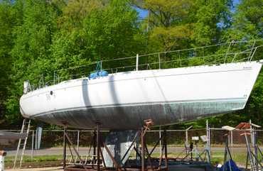 1991 Beneteau 38S5 38′ Boat