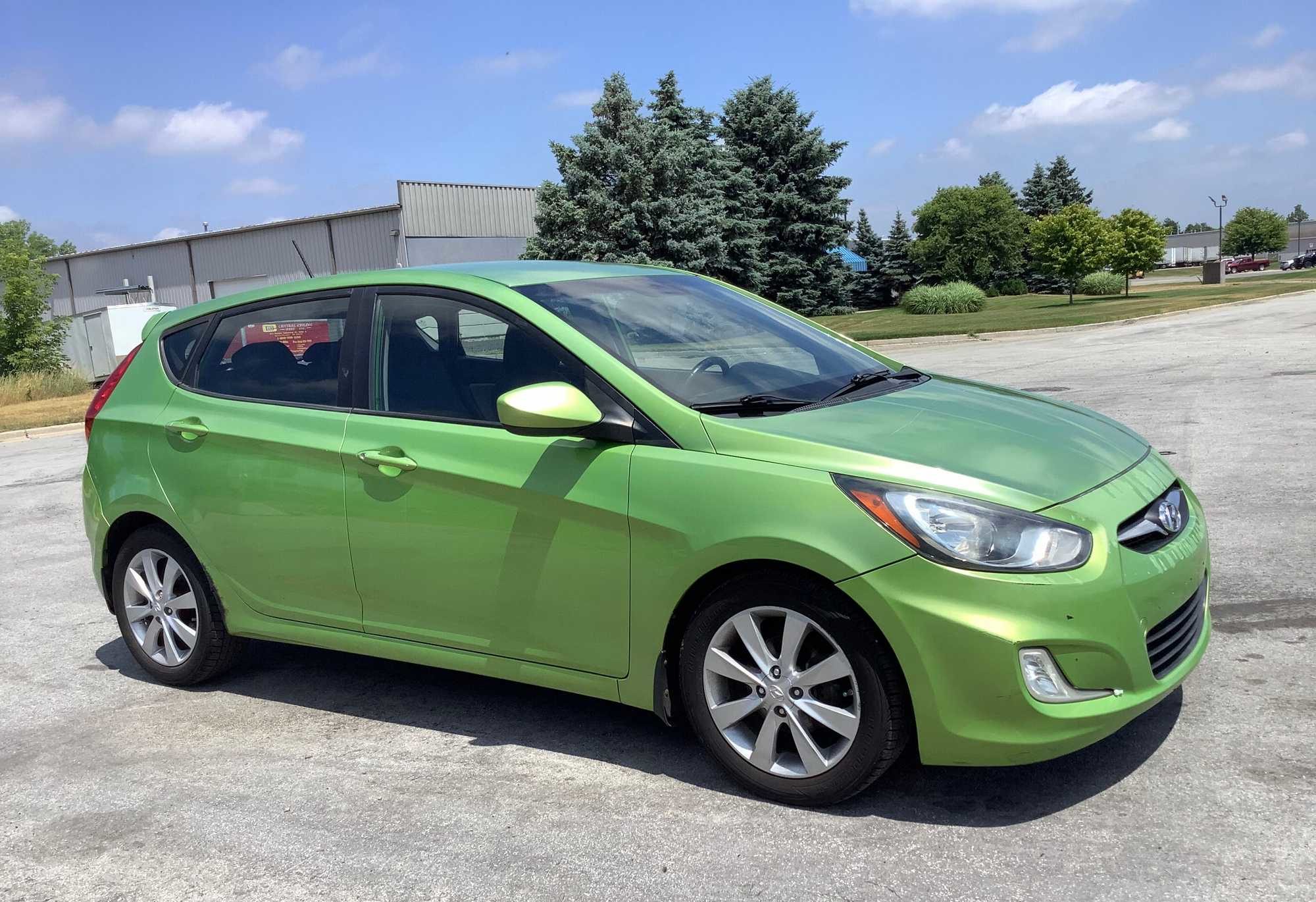 2012 Hyundai Accent GS Hatchback 4-DR