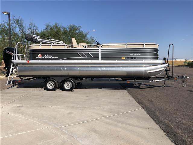 2021 Sun Tracker Party Barge 24DLX