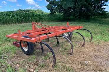10′ Chisel Plow comes with extra parts