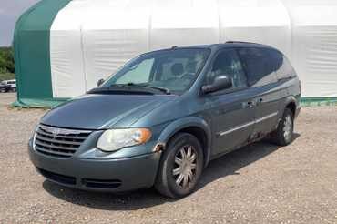 2006 Chrysler Town & Country Touring SPORTS VAN - Repo Finder