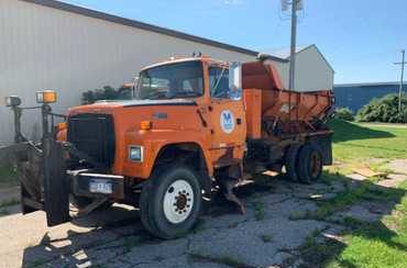 1995 Ford L8000 4×2 With Cummins L10 and 189856 miles 1FDYK90L0SVA26885