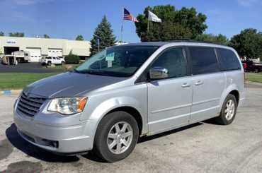 2008 Chrysler Town&Country Touring Sports Van - Repo Finder