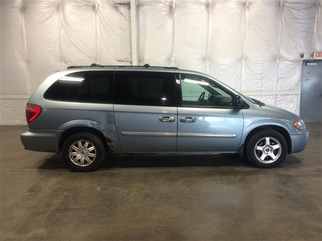 2005 Chrysler Town and Country