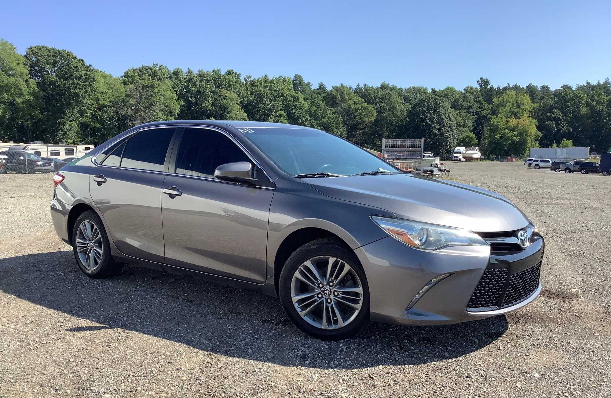 2017 Toyota Camry SE FWD Sedan