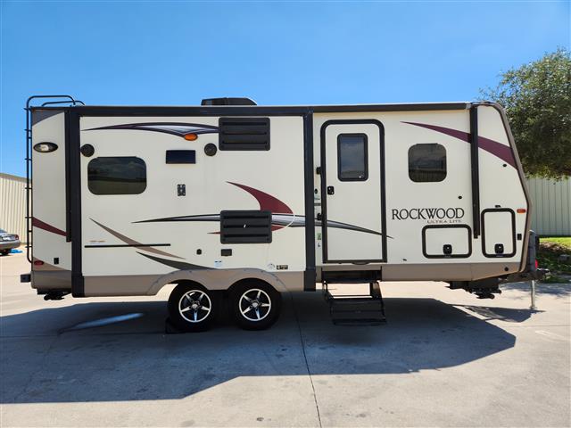 2017 Forest River Rockwood Ultra Lite 2304DS