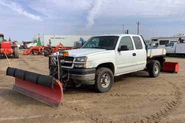 2004 Chevrolet Silverado 2500 Ext Cab Flatbed Plow Truck