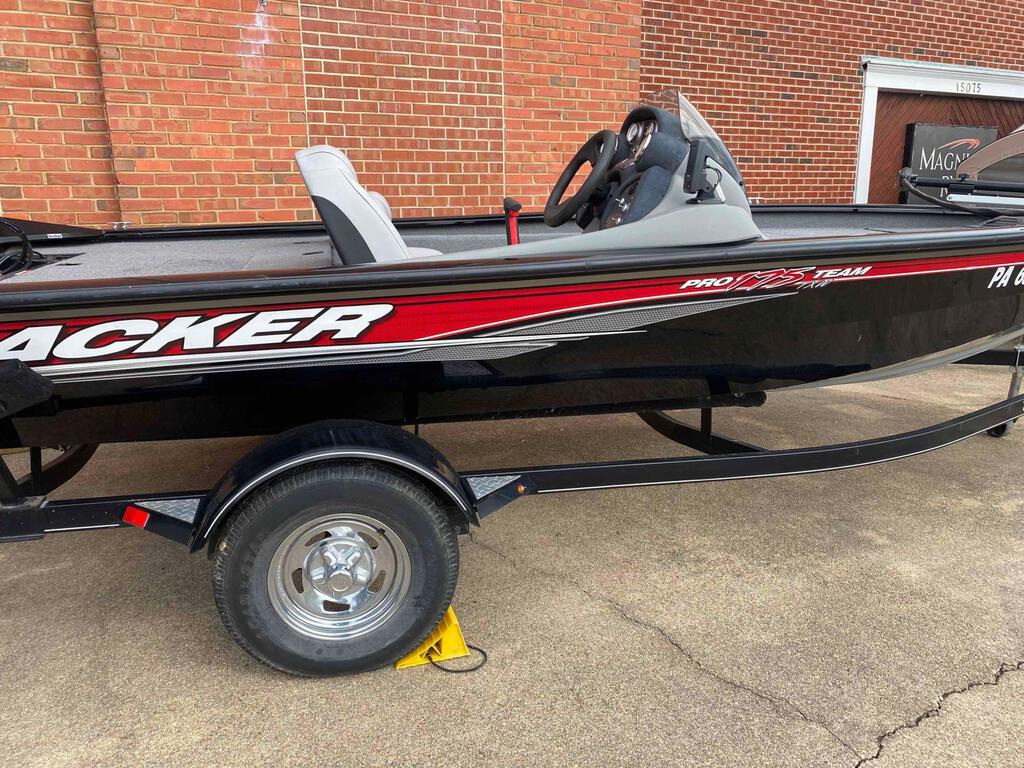 2016 Tracker Pro Team 175TXW Bass Boat