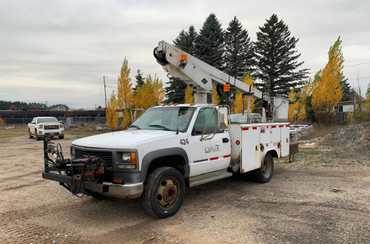1999 GMC 3500 Bucket / Boom truck with Post Puller