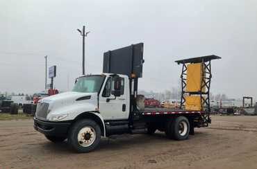 2009 International DuraStar 4300 Arrow Board Stake Truck 1HTMMAAN69H070142