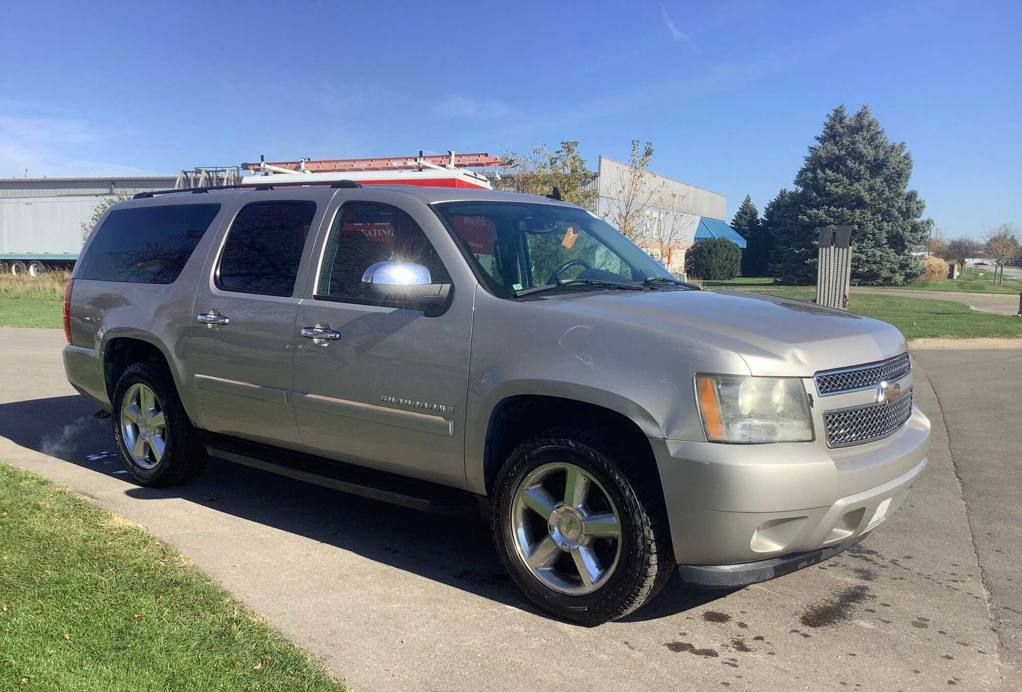 2007 Chevrolet Suburban 1500 4WD 4 Door SUV