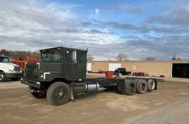 1991 OSHKOSH R-Series Tri-Axle Cab and Chassis 10T2F3D09M1040978