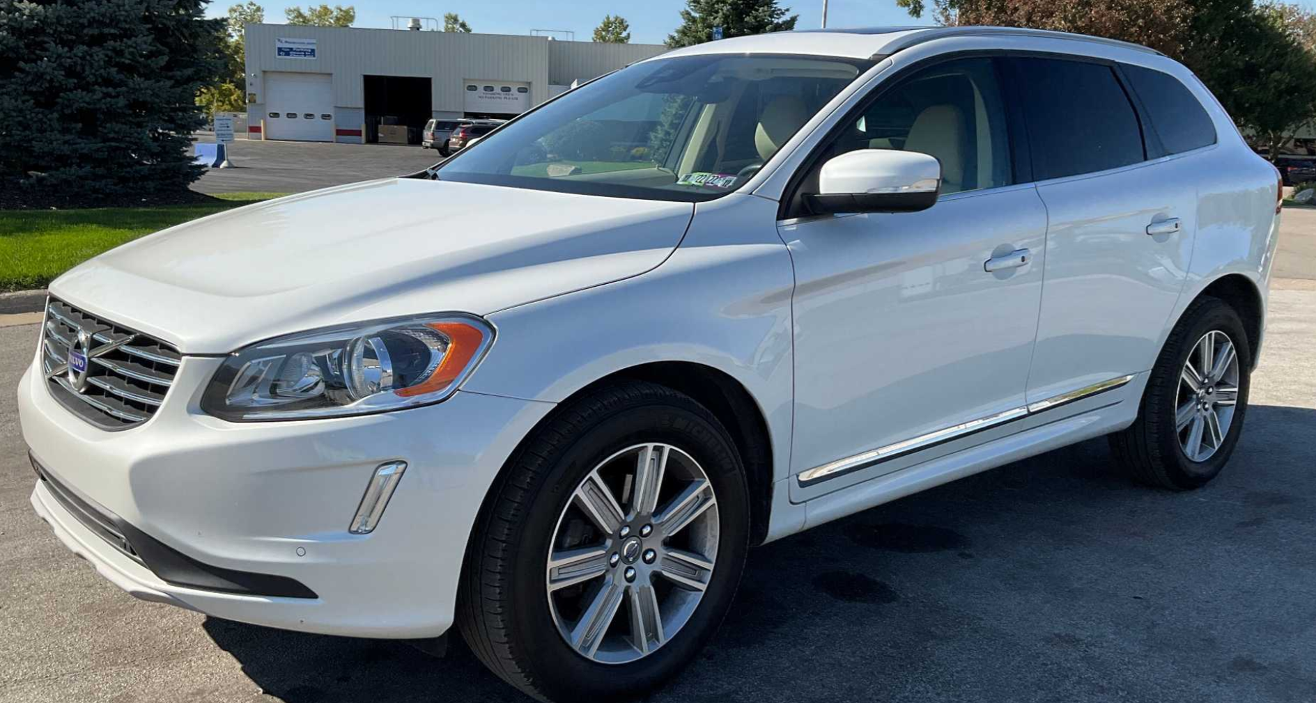 2016 Volvo XC60 T5 SPort Utility 4-DR