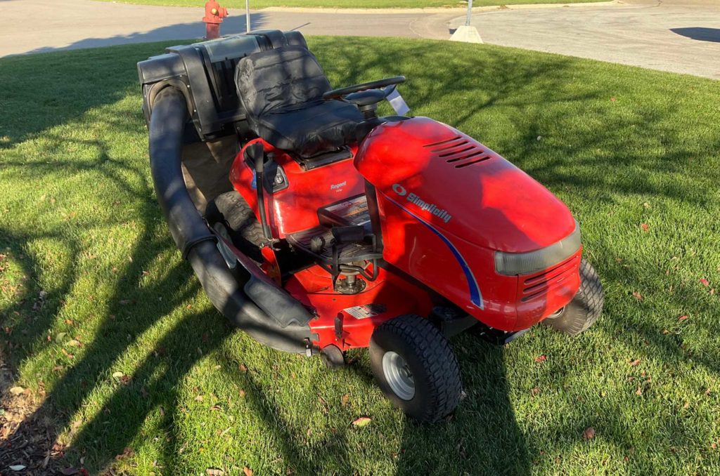 Simplicity 1693915 Riding Lawn Mower