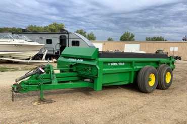 Hydra-Ram 790 tow behind manure spreader