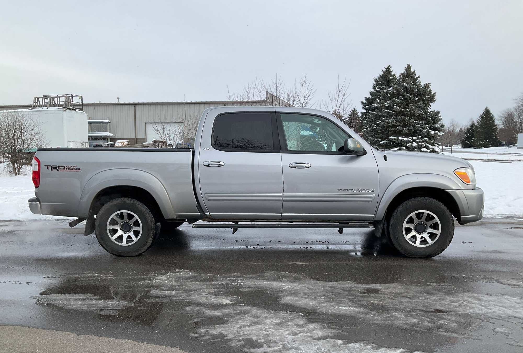 2005 Toyota Tundra SR5 Double Cab 4WD Crew Cab Pickup 4-DR