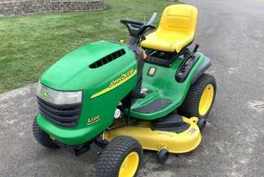 John Deere L120 24HP Briggs V-twin 48″ deck foot pedal hydro