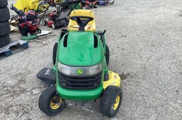 John Deere L110 Riding Lawn Mower