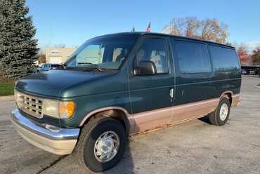 1996 Ford Econoline Club Wagon Sports Van