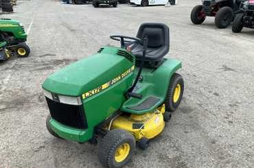 John Deere LX172 Riding Lawn Mower