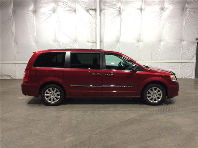 2012 Chrysler Town & Country FWD