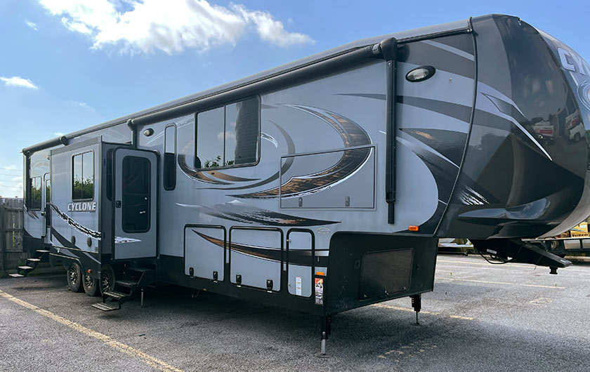 2016 Heartland Cyclone 5th wheel RV