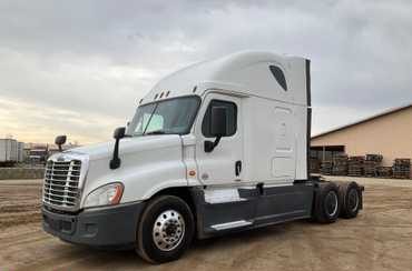 2017 Freightliner Cascadia Evolution Semi Truck 3AKJGLDR1HSHT4263